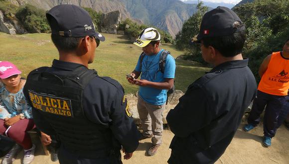 Protesta en Machu Picchu: Policía libera a maestros intervenidos (FOTOS)