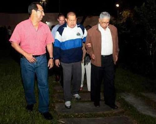 Esta sería la foto de Hugo Chávez tras operación 