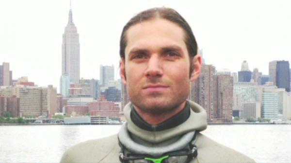 Hombre muere al tratar de establecer un récord de buceo sin tanque