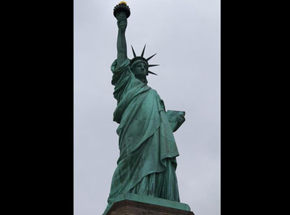 Estatua de la Libertad cumple 126 años reabriendo al público su corona