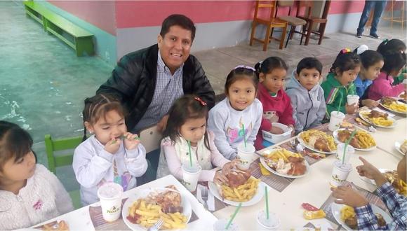 Niños de La Esperanza celebraron el "Día del Pollo a la Brasa" 