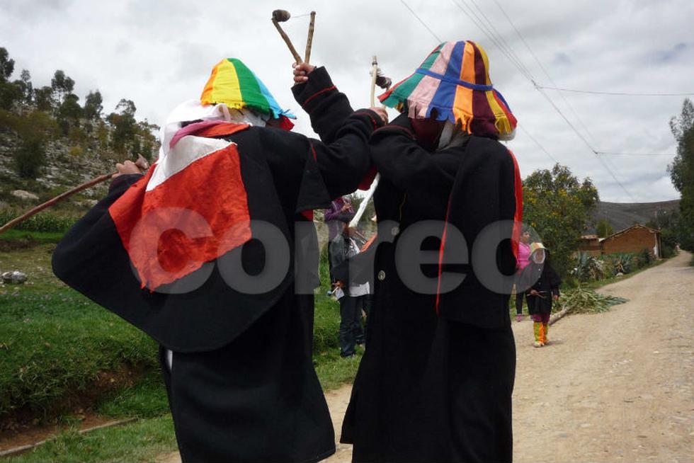 Los Aukish: La danza navideña de las mujeres del Ande  (FOTOS)