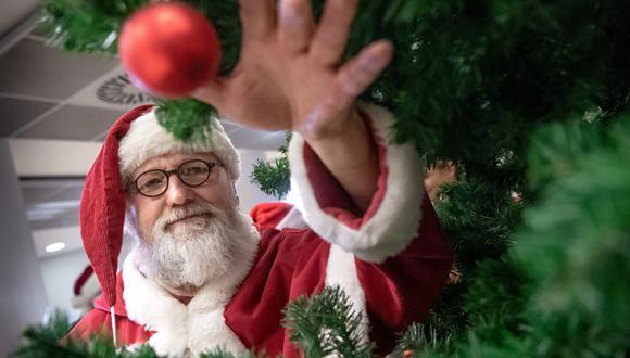 El Papá Noel aparentemente ignoraba estar contaminado de coronavirus cuando visitó el retiro de ancianos en Bélgica. (Foto referencial:  Sina Schuldt / DPA / AFP)