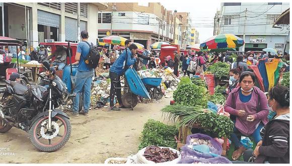 En centros de abasto Moshoqueque y Modelo no se ha reducido el caos y la aglomeración por la venta informal.