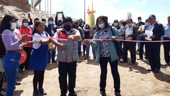 Alcalde provincial de Tacna, Julio Medina, inauguró biomercado temporal para reubicar a los comerciantes ambulantes de las calle.