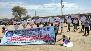 Comerciantes del mercadillo protestaron pidiendo que dispongan que militares desocupen el cuartel 