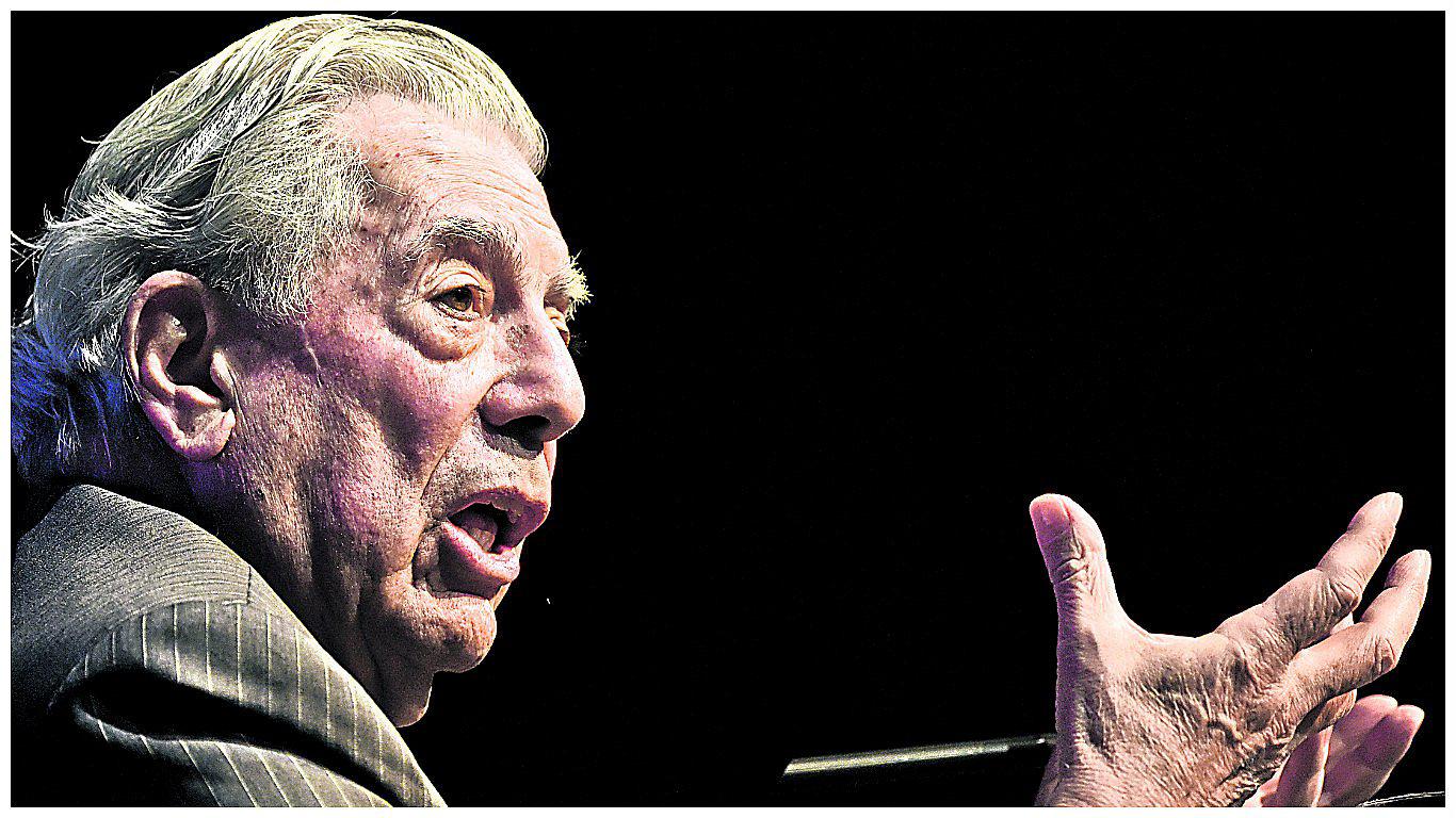 Mario Vargas Llosa: “Hay una gran cantidad de peruanos absolutamente ciegos”