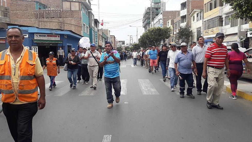 Obreros impagos protestan contra alcalde de Chiclayo, David Cornejo (VIDEO)