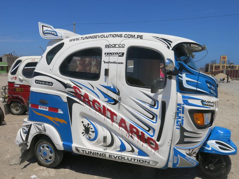 A plena luz del día asaltan a mototaxista con cuchillo