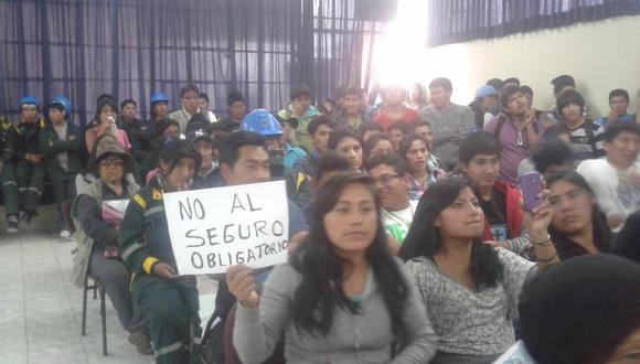 Estudiantes de instituto Pedro P. Díaz salen a protestar