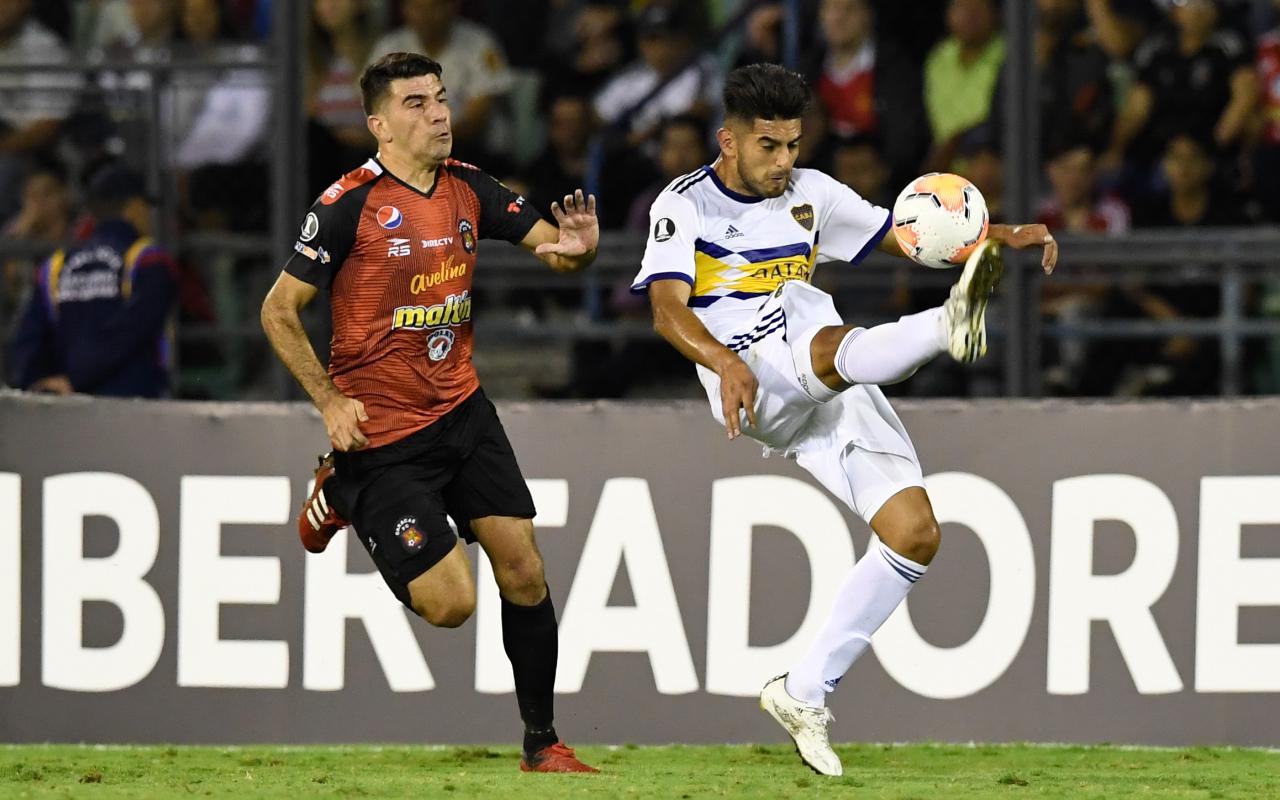 Carlos Zambrano debutó con Boca Juniors en el empate a un gol con Caracas FC. (Foto: AFP)