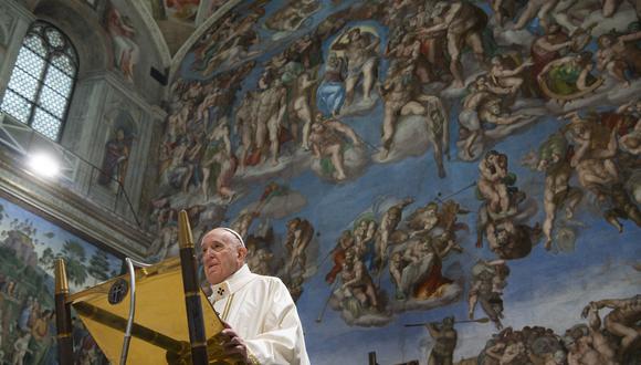 El Papa Francisco pronunciando un discurso durante la Santa Misa y el Bautismo de niños en la Capilla Sixtina en el Vaticano. (Foto: Simone RISOLUTI / VATICAN MEDIA / AFP)