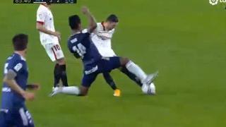 Renato Tapia quiso bloquear el disparo Escudero, pero desvió el balón y fue el 3-2 de Sevill ante Celta (VIDEO)