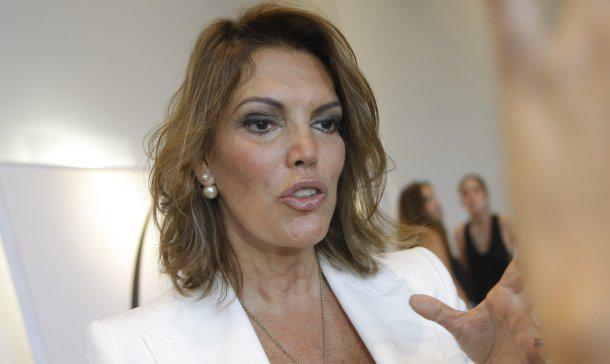 Tildan a Jessica Newton de homofóbica por esta acción (VIDEO)