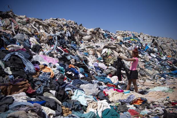 Chile is one of the leading importers of used clothing in Latin America.  (Photo: Martin Bernetti / AFP)
