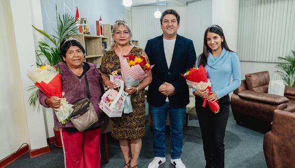 Madres ganadoras fueron reconocidas por el alcalde Niel Zavala Meza. (Foto: Difusión)