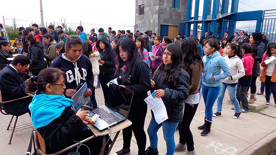 Cerca de 10 mil jóvenes buscan ingresar a la UNA Puno en el presente examen