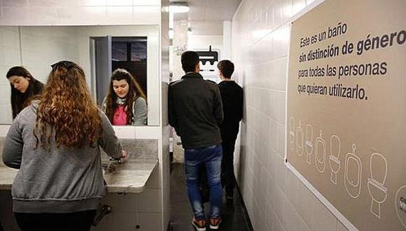 Universidad inauguró su primer baño mixto para luchar por la igualdad de género