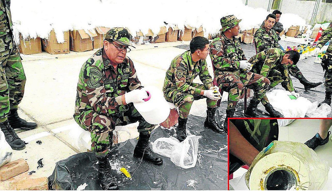 Piura: Los agentes del Depotad trasladan más de 100 cajas para buscar más cocaína