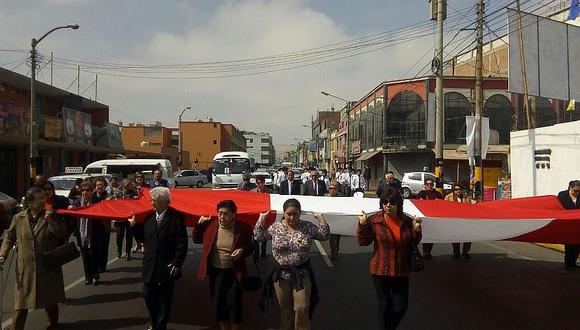 Recuerdan aniversario de "Las 200 Casas" con procesión de la bandera