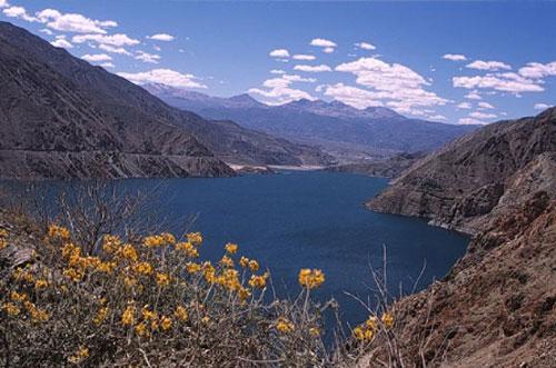 Huecos en Laguna Aricota reducen su nivel de caudal