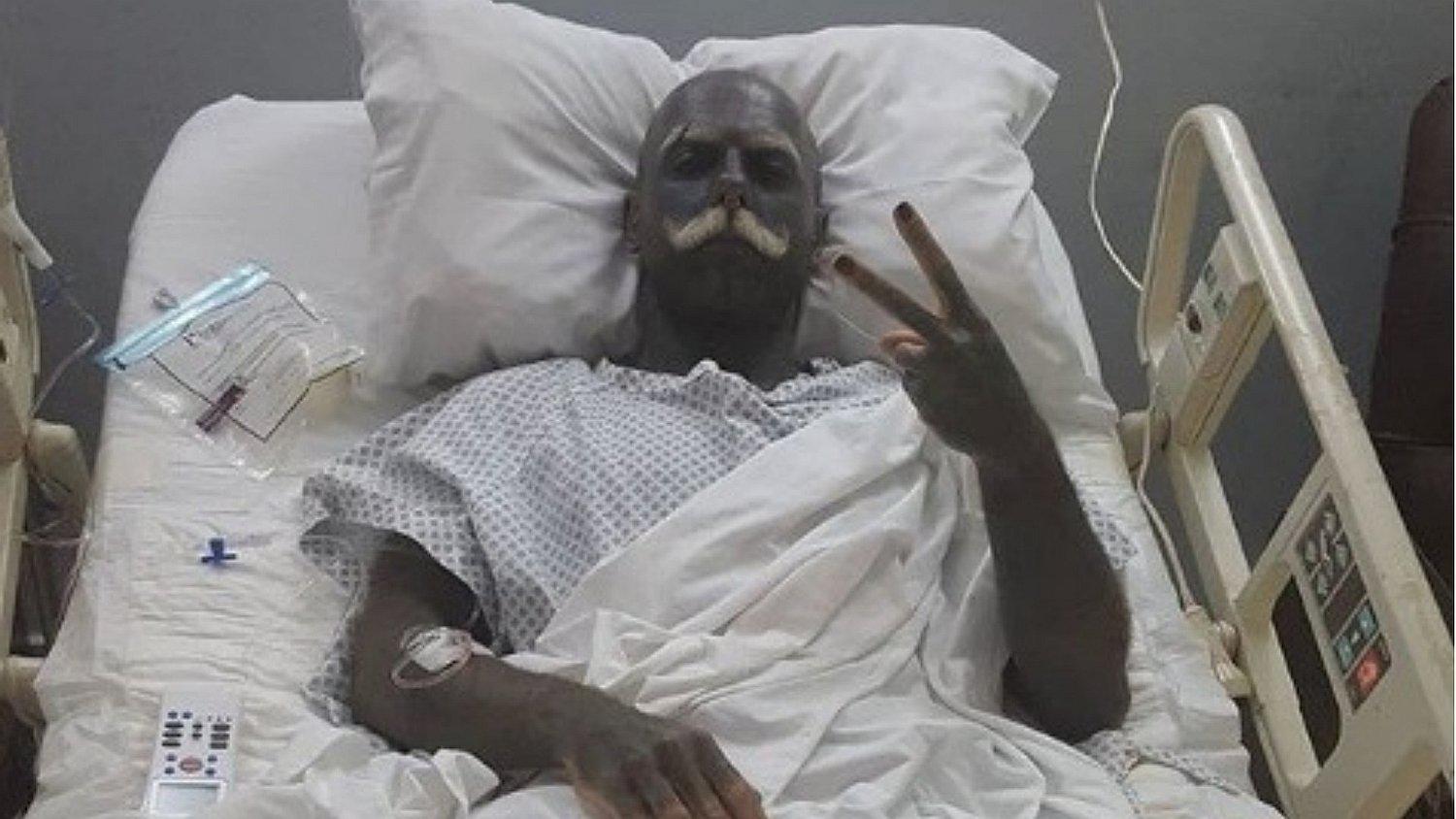 Sujeto se retira los genitales para tener su cuerpo lleno de tatuajes (FOTOS)