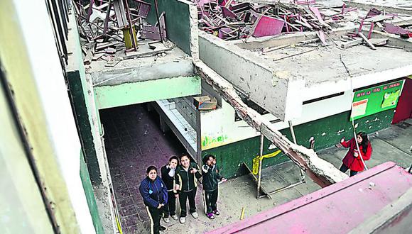 Cae techo de colegio en distrito del Rímac