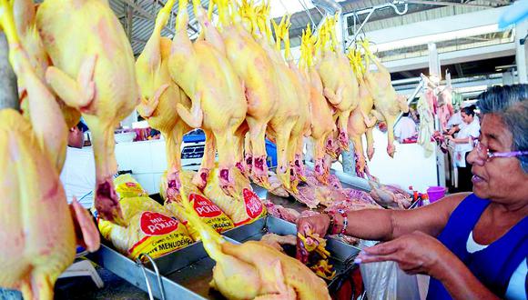 El precio del pollo en los mercados de Lima se dispara y ya casi alcanza los S/ 9 por kilo. (Foto: GEC)
