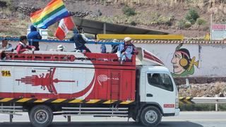 Miles de manifestantes de provincias llegan a Cusco en caravanas de vehículos (VIDEO)