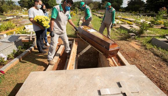 Brasil ya es el segundo país con más muertos por coronavirus. (EFE/ Joédson Alves)