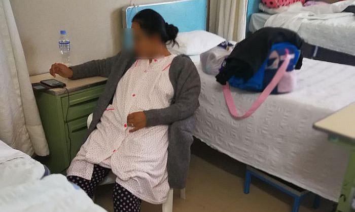 Primera bebé del 2018: Madre alumbró sola a su bebé porque médicos brindaban