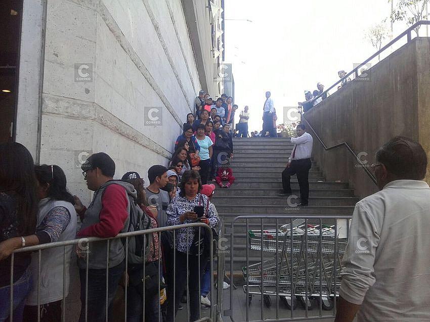 Arequipa: Forman largas colas para ver a la Selección Peruana de Vóley