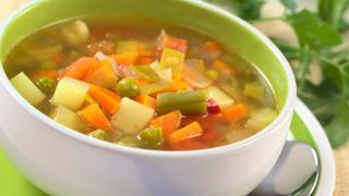 Dieta de la ‘sopa milagrosa’ que promete bajar 7 kilos en una semana no es apta para la salud 