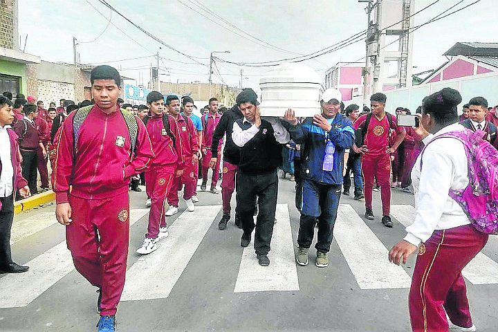 Sepultaron a jóvenes fallecidos en accidente de tránsito