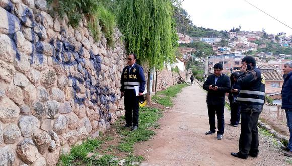 Desadaptados pintan muro prehispánico en Cusco (FOTOS)