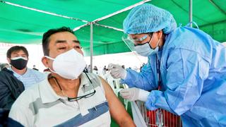 Ministerio de Salud espera concluir hoy vacunación a personas de 50 y 51 años en Lima y Callao