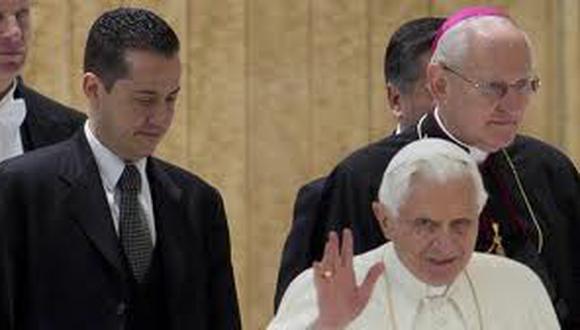 Condenan al mayordomo del Papa a un año y medio de cárcel