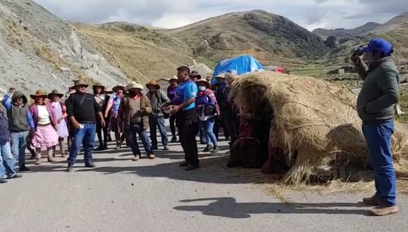Bloqueo del Corredor Minero se agudiza en Cusco: pobladores levantan chozas en plena vía.