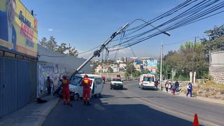 Arequipa: Choque contra poste de energía eléctrica provoca cierre de la vía de ingreso al puente San Martín