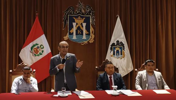 El electo alcalde de Trujillo llegó al palacio municipal, pero José Ruiz, alcalde encargado, le notificó que Jurado Nacional de Elecciones debe pronunciarse primero. (Foto: Deyvi Mora)