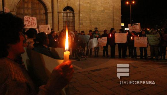 Familiares de Gerson Urrutia hacen vigilia en Huancayo