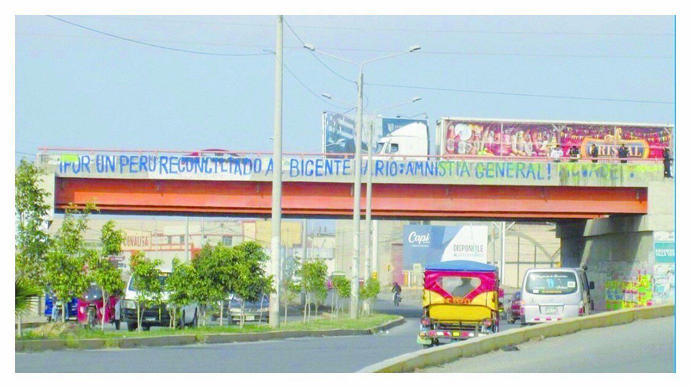 Pimentel: Policía alerta ante posibles pintas de Movadef en puente 