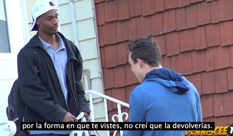 Hombre devuelve billetera que encontró, pero lo habían juzgado mal por su apariencia (Video)