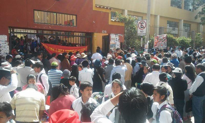​Ayacucho: Profesores toman colegio en protesta por bajos salarios