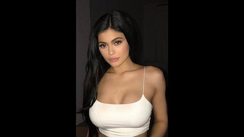 Kylie Jenner celebra sus 20 años con diminuto bikini y enciende Instagram (FOTOS)