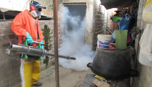 Piura: Salud fumiga más de 2 mil viviendas en Los Algarrobos