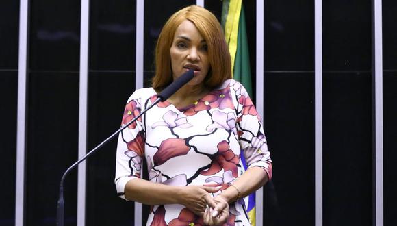 La diputada brasileña Flordelis dos Santos de Souza hablando durante una sesión en la que se discutió su destitución en Brasilia, el 11 de agosto de 2021. (Foto de Cleia VIANA / Cámara de Diputados de Brasil / AFP)