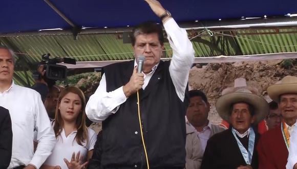 Alan García es pifiado en Cajamarca y ronderos no lo dejaron hablar (VIDEO)