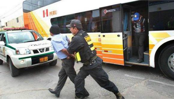 Frustran robo a pasajeros de bus interprovincial en el Rímac