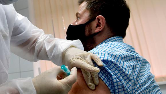 Gobierno español descarta hacer obligatoria la vacuna contra el coronavirus. (Foto: AFP).